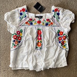 FOREVER 21 NWT Embroidered floral peasant shirt